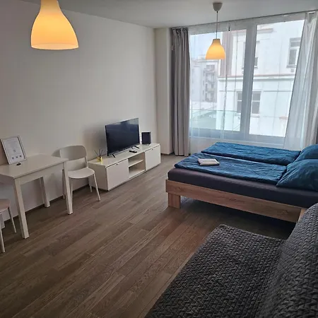 Apartment Centre Design O2 Arena - Parking - Large Glass Balcony - Platce Dph - Big Tv - Coffee, 24-7 Self Check-in Prag