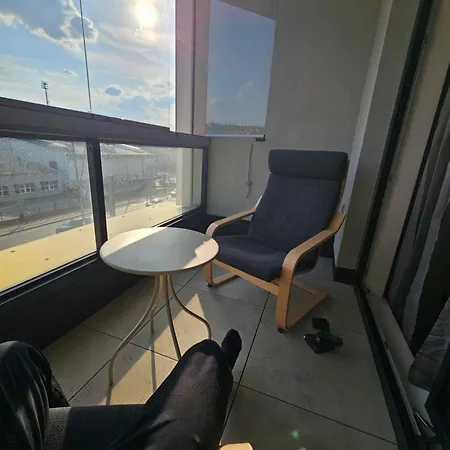 Apartment Centre Design O2 Arena - Parking - Large Glass Balcony - Platce Dph - Big Tv - Coffee, 24-7 Self Check-in Prag