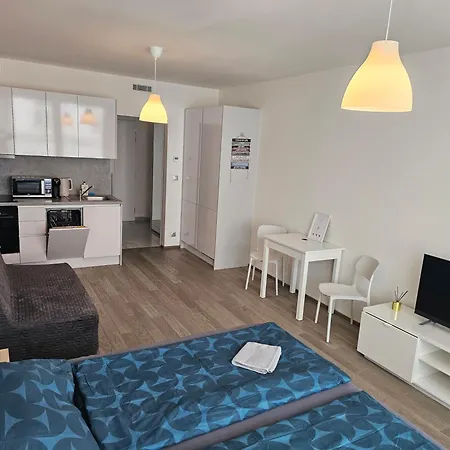 Centre Design O2 Arena - Parking - Large Glass Balcony - Platce Dph - Big Tv - Coffee, 24-7 Self Check-in *